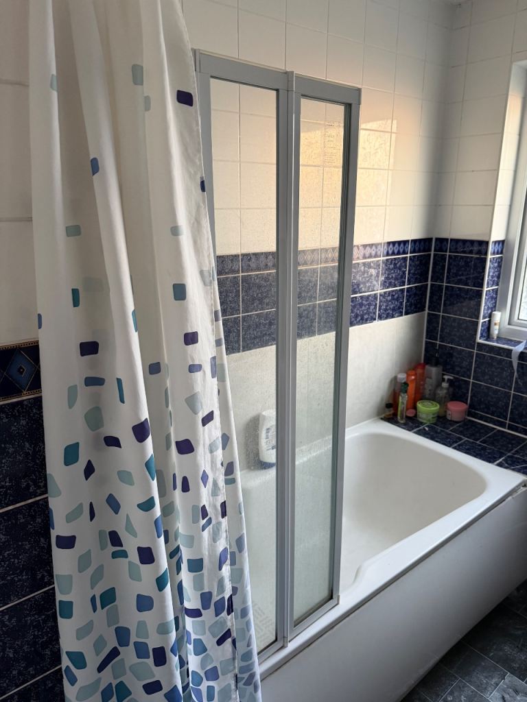 Room Elm Road in Woking