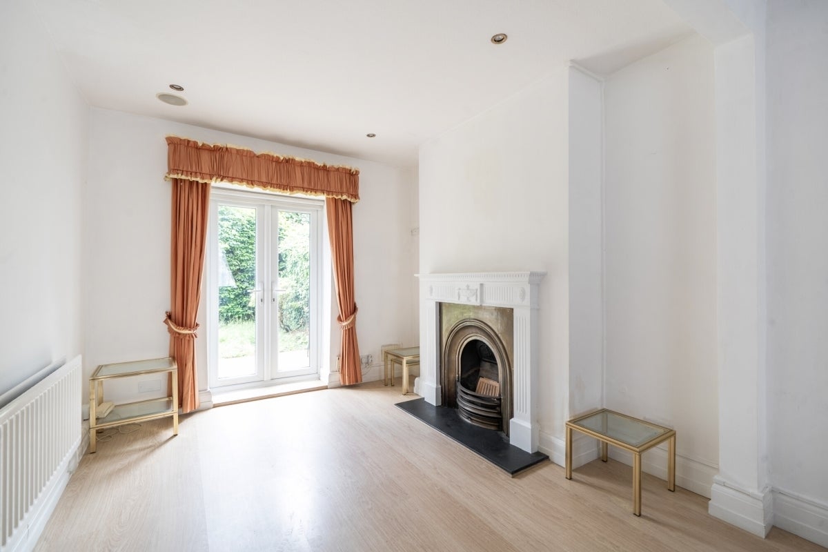 House Highfield Road in Greater London