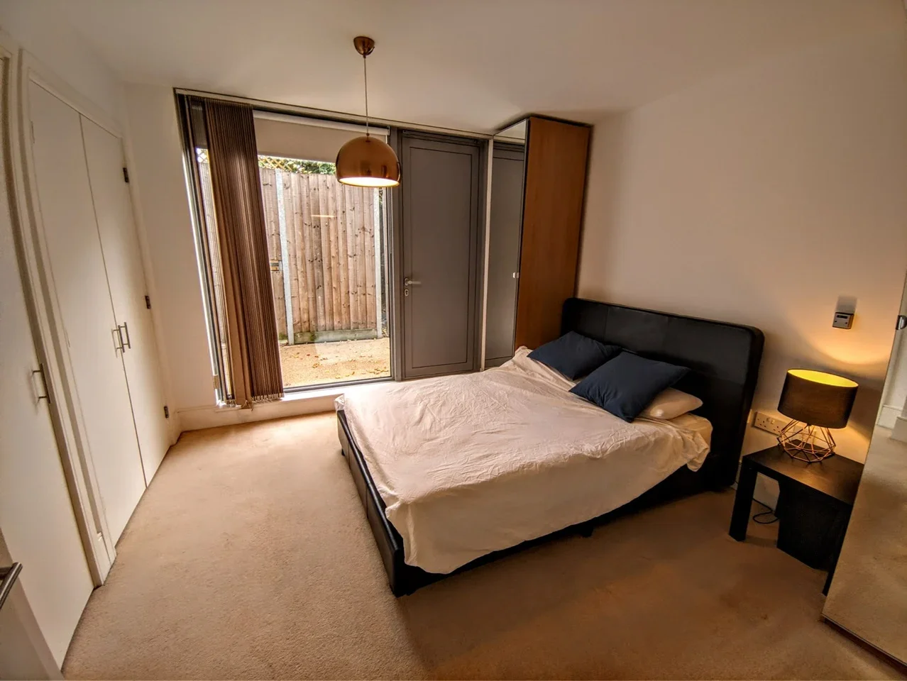 Flat Gillespie Road in Greater London