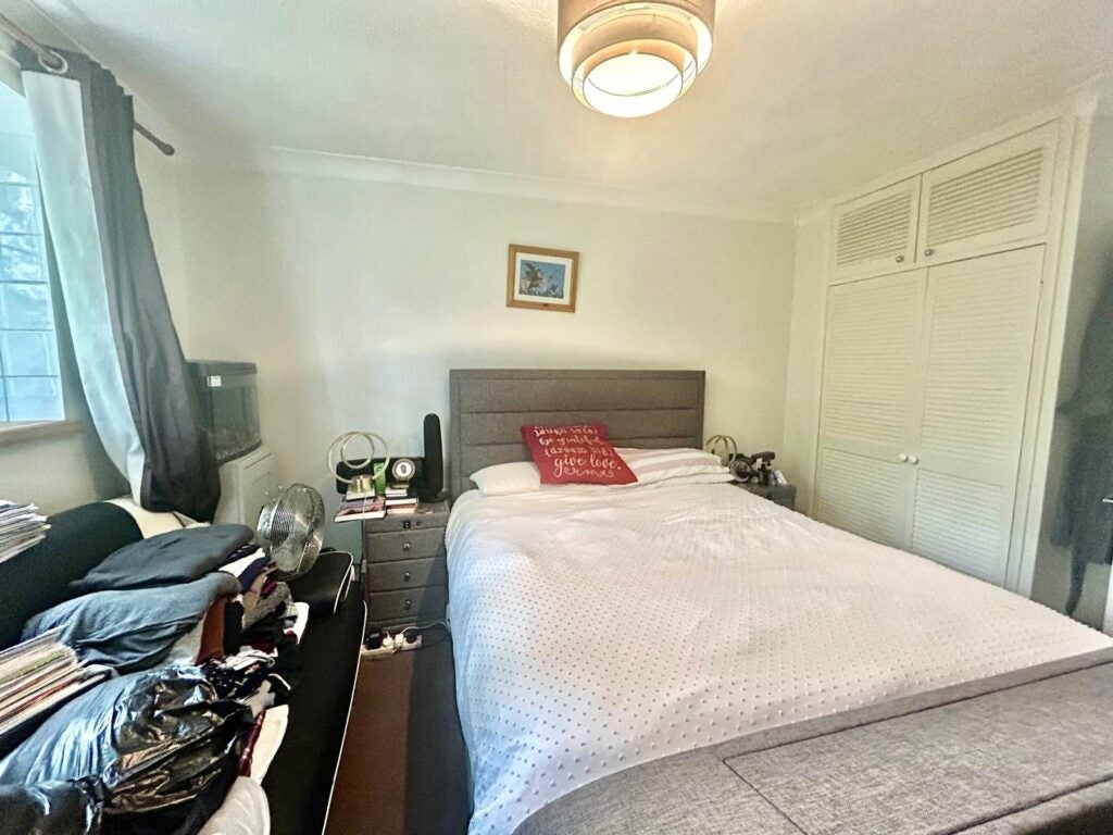 Flat Fernhill Road in Rushmoor