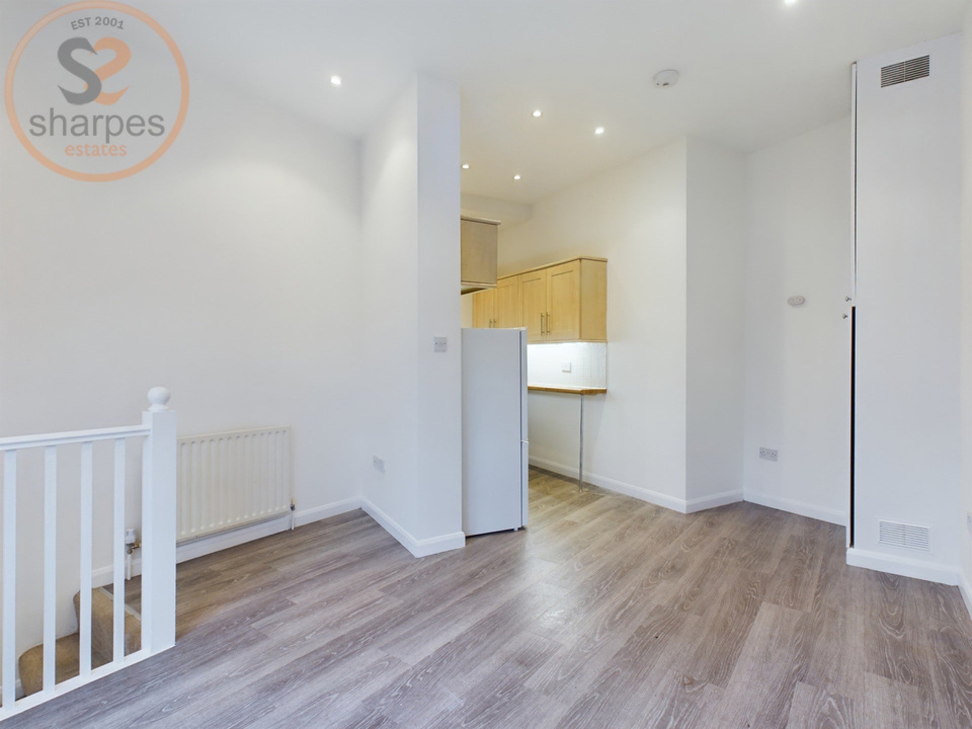 Flat Caxton Road in Greater London