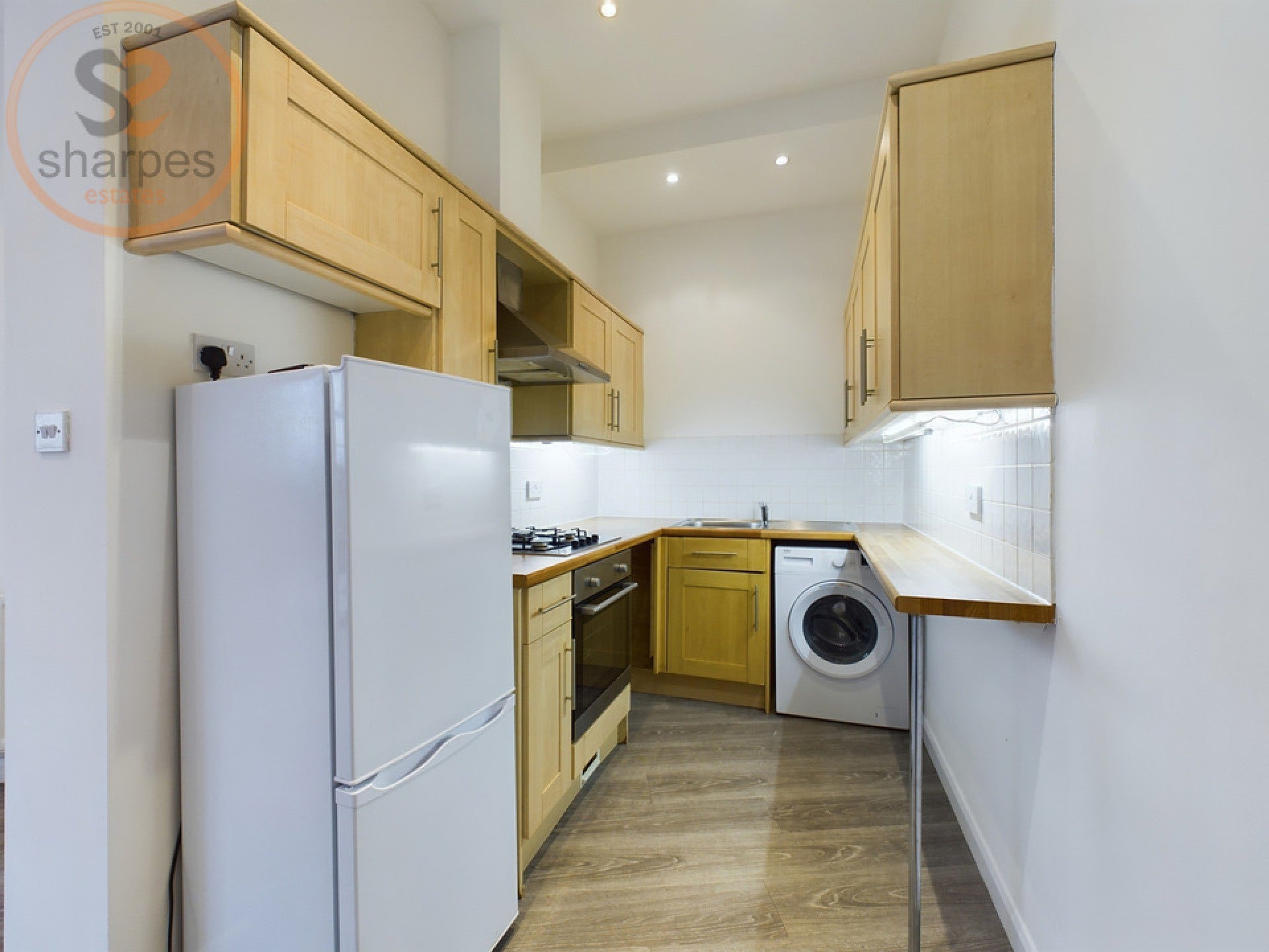 Flat Caxton Road in Greater London