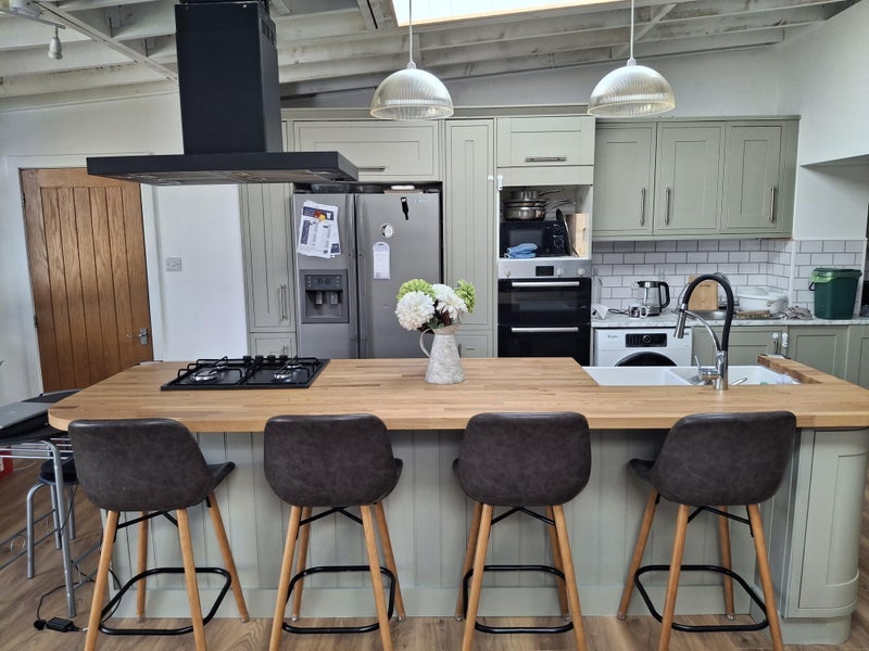 Room Ringwood Road in Highcliffe-on-Sea