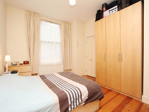 Flat Ravenscourt Road in Greater London