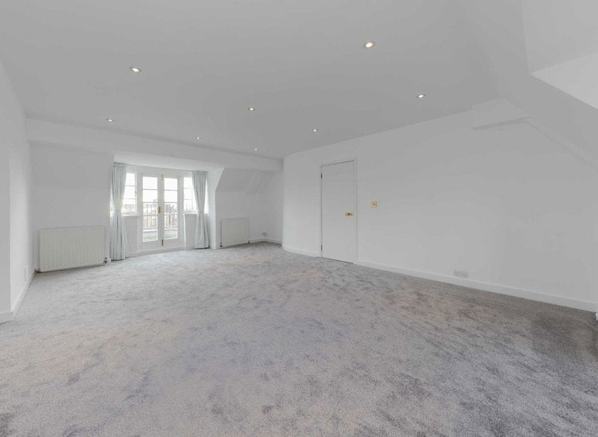 Flat Wedderburn Road in Greater London