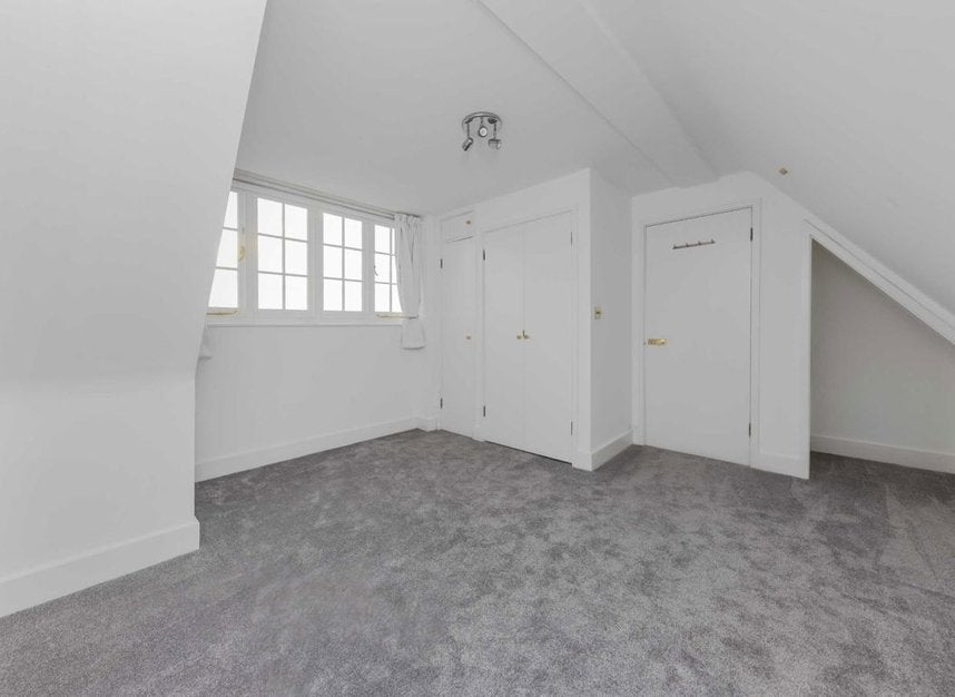 Flat Wedderburn Road in Greater London