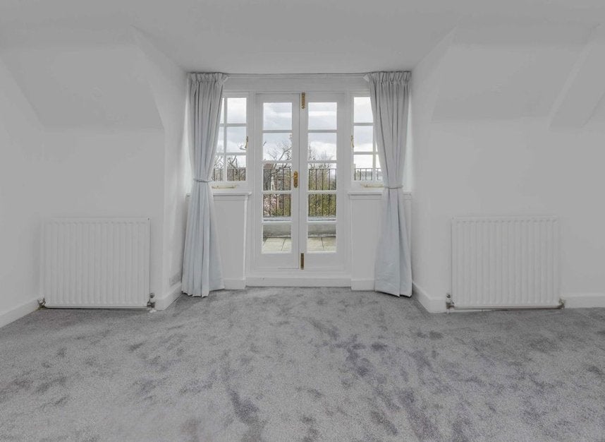 Flat Wedderburn Road in Greater London
