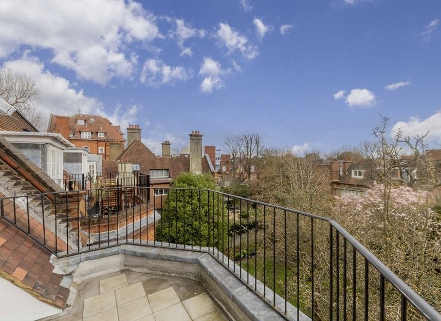 Flat Wedderburn Road in Greater London