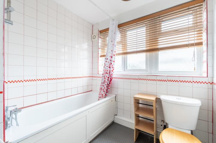 Room Thornton Road in Greater London