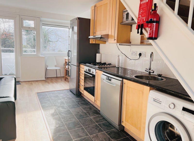 Room Thornton Road in Greater London