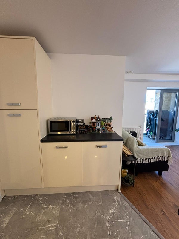 Flat Guglielmo Marconi Mews in Greater London