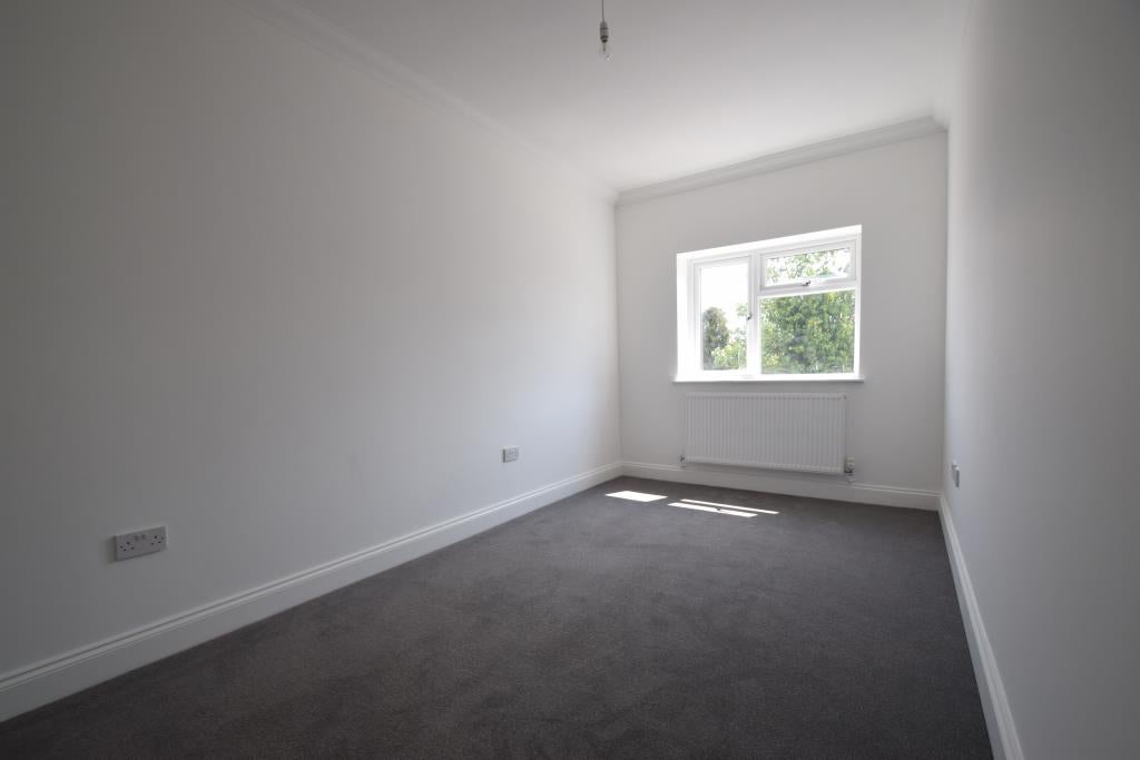 Flat Belton Way West in Southend-on-Sea