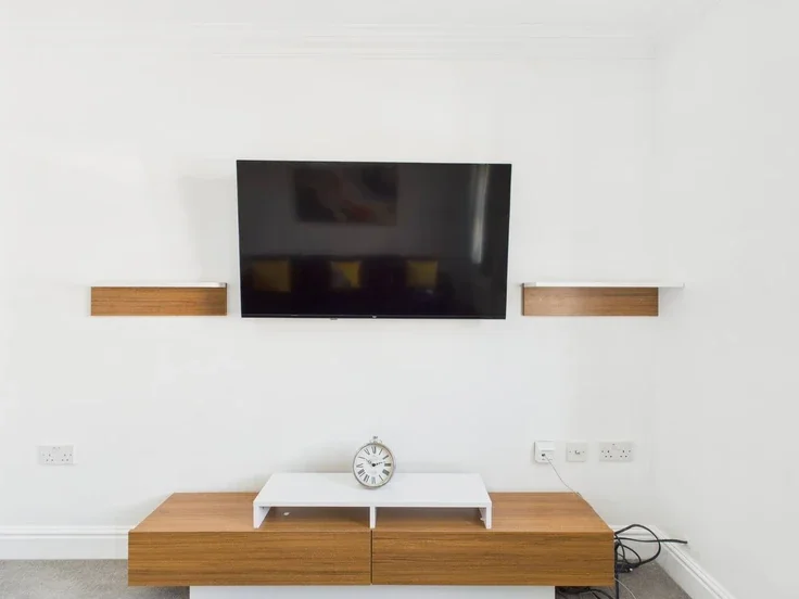 House Brookbank Close in Cheltenham