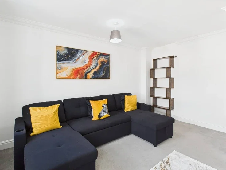 House Brookbank Close in Cheltenham