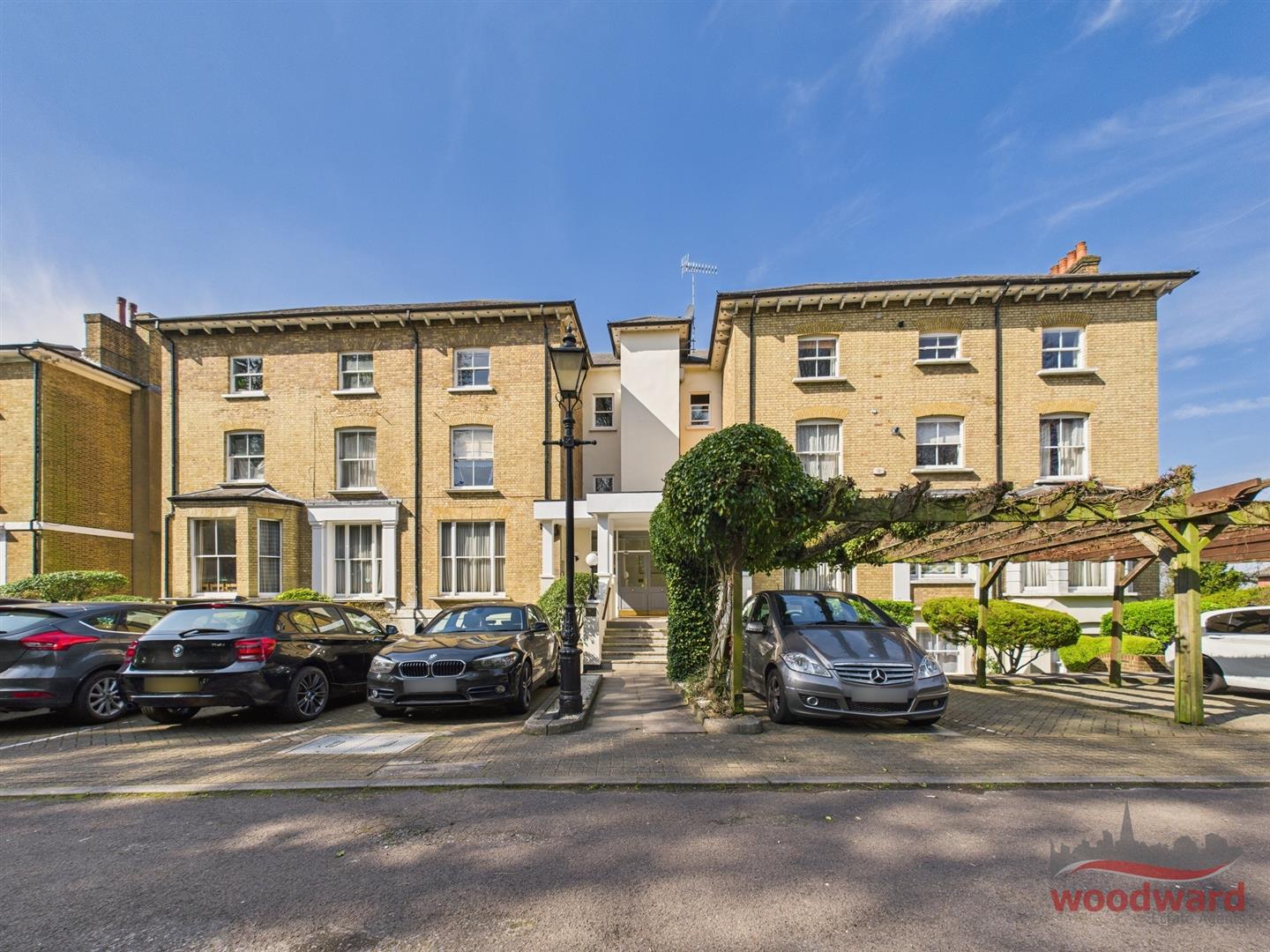 Flat Brickfields in Greater London