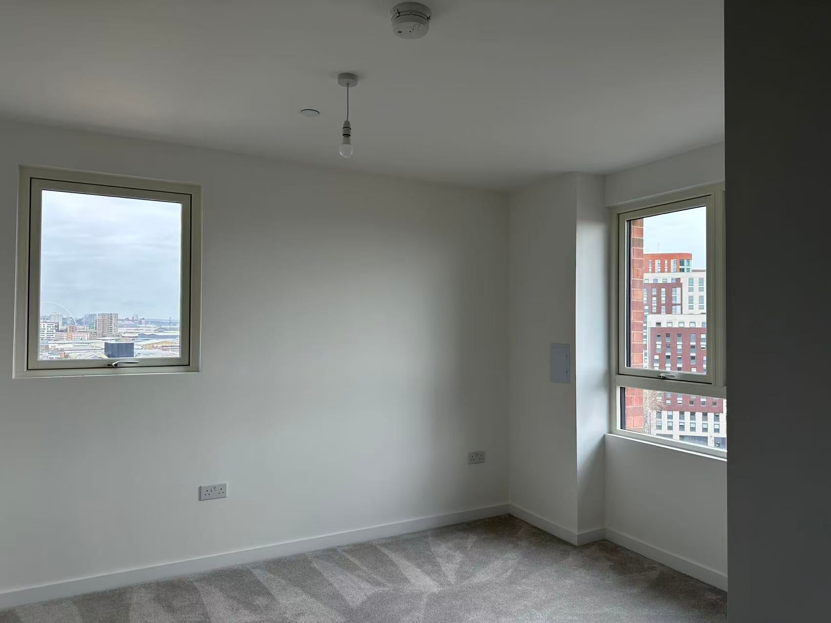 Flat Cumberland Road in Greater London
