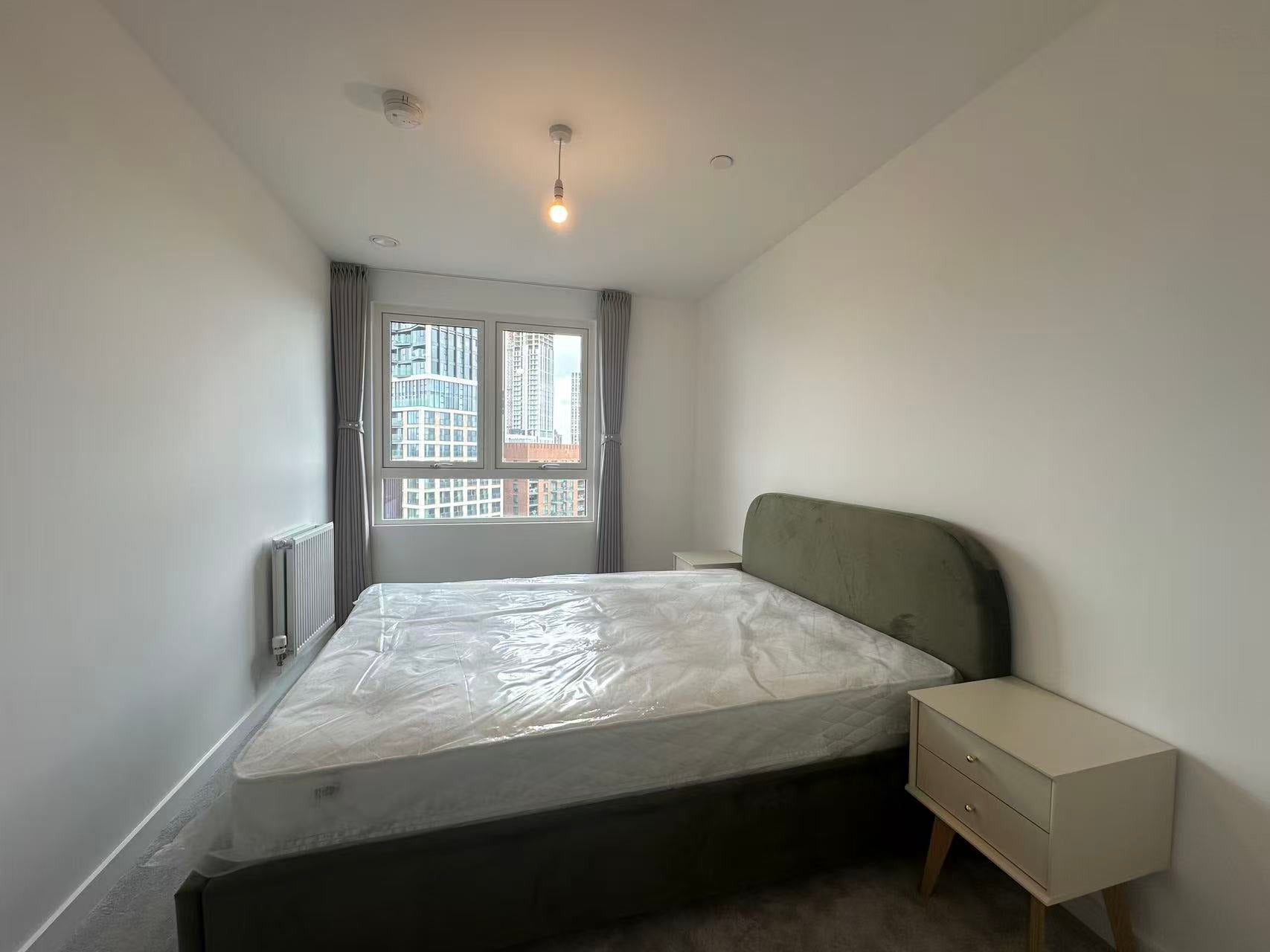 Flat Cumberland Road in Greater London