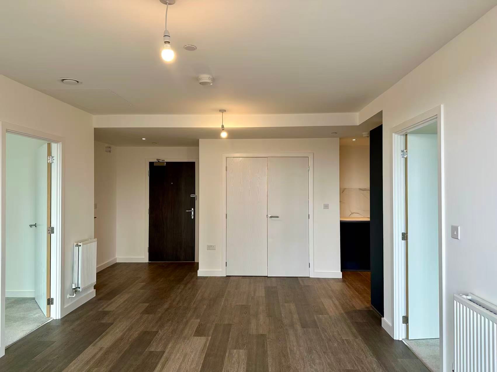 Flat Cumberland Road in Greater London