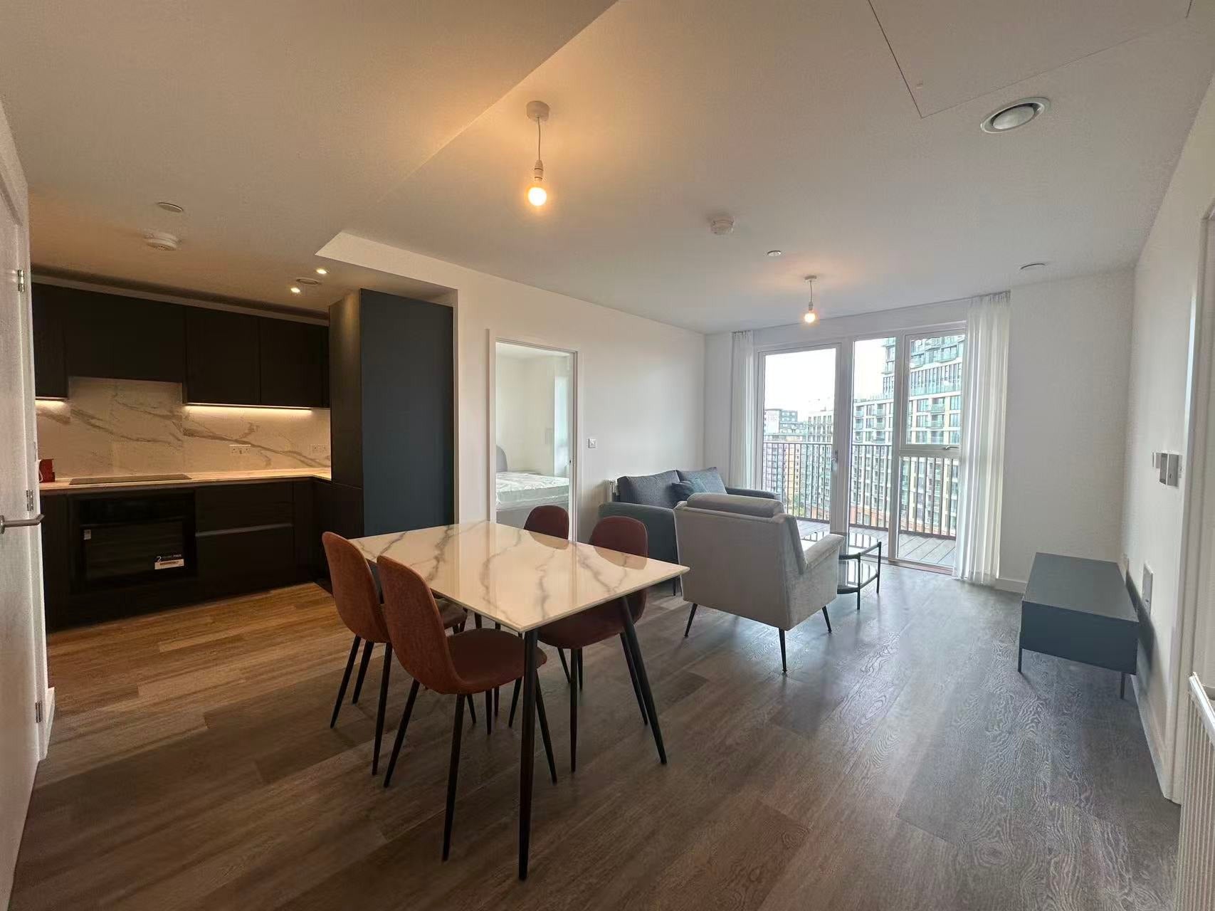 Flat Cumberland Road in Greater London