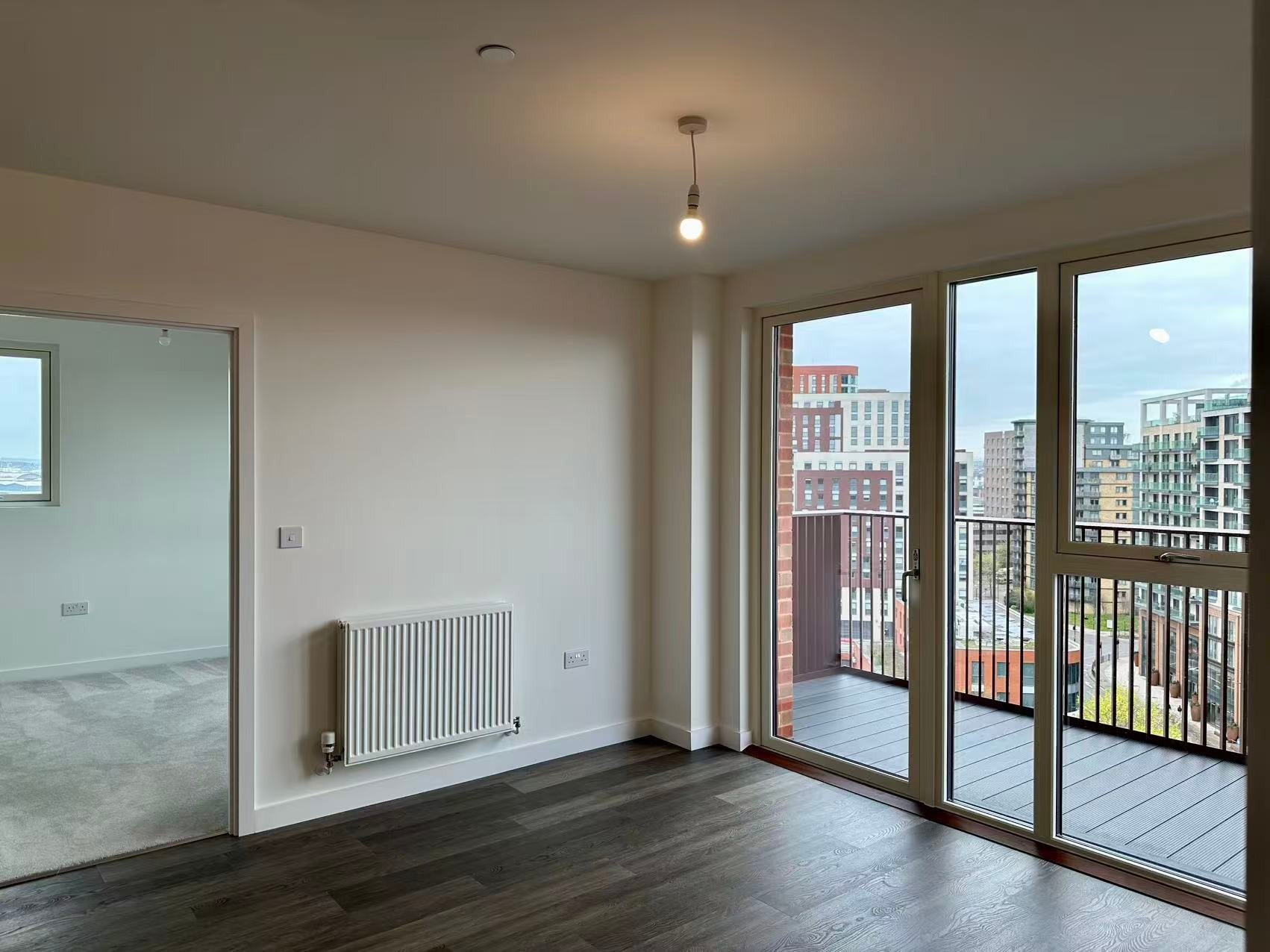 Flat Cumberland Road in Greater London