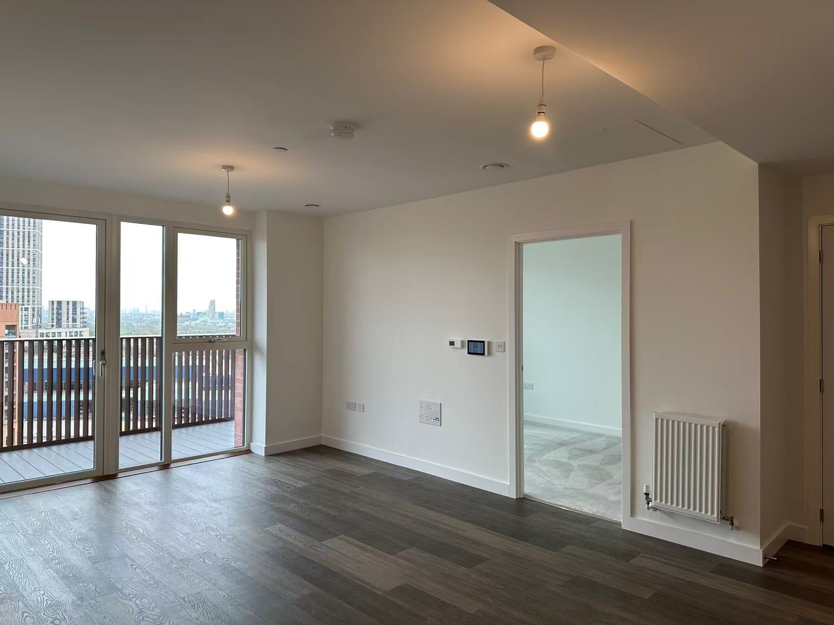 Flat Cumberland Road in Greater London