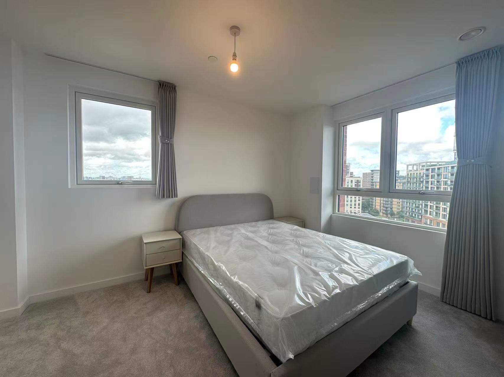 Flat Cumberland Road in Greater London