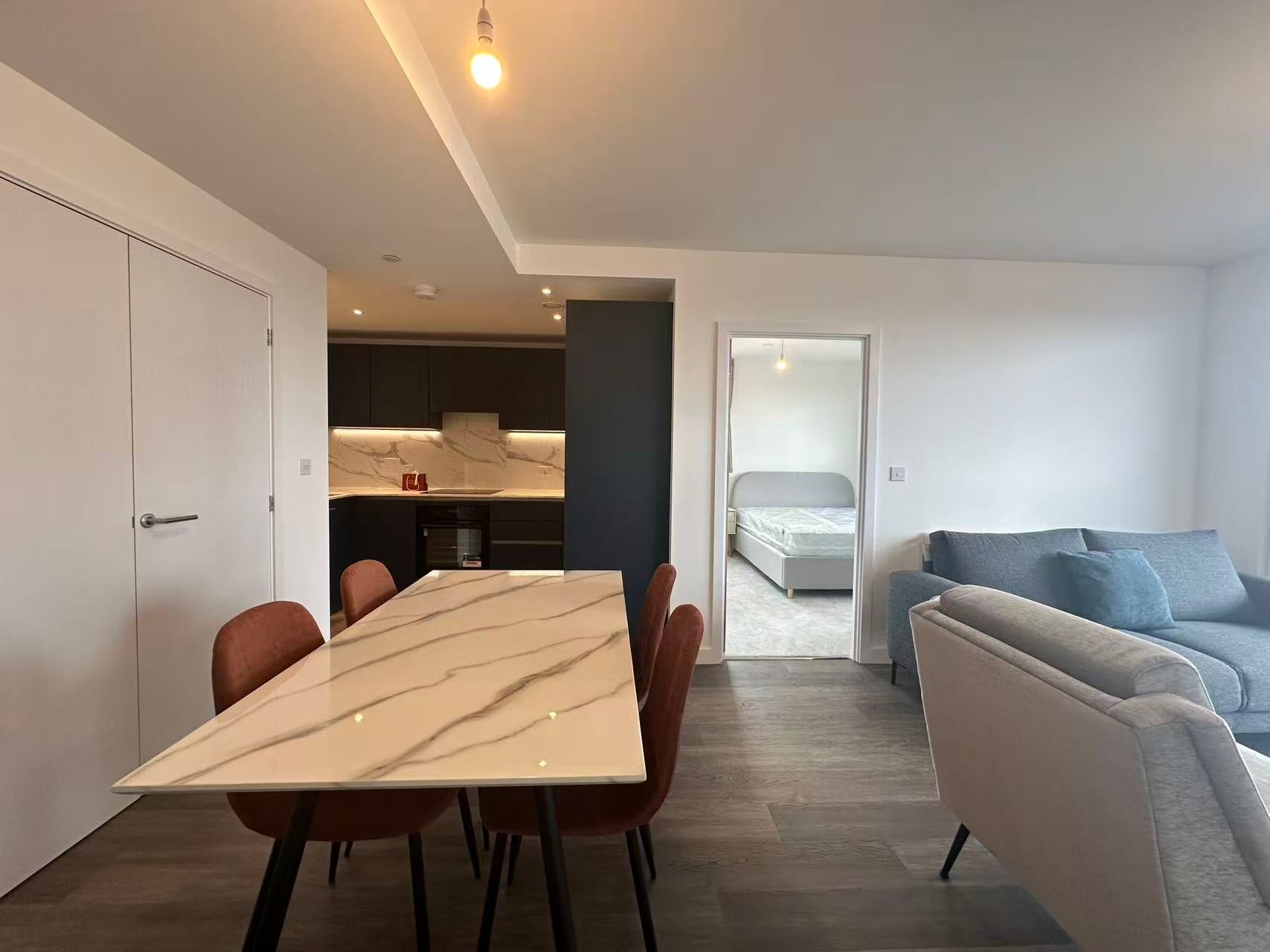 Flat Cumberland Road in Greater London