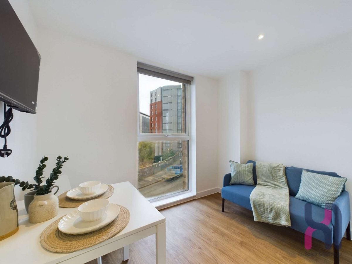 Flat Frederick Road in Salford