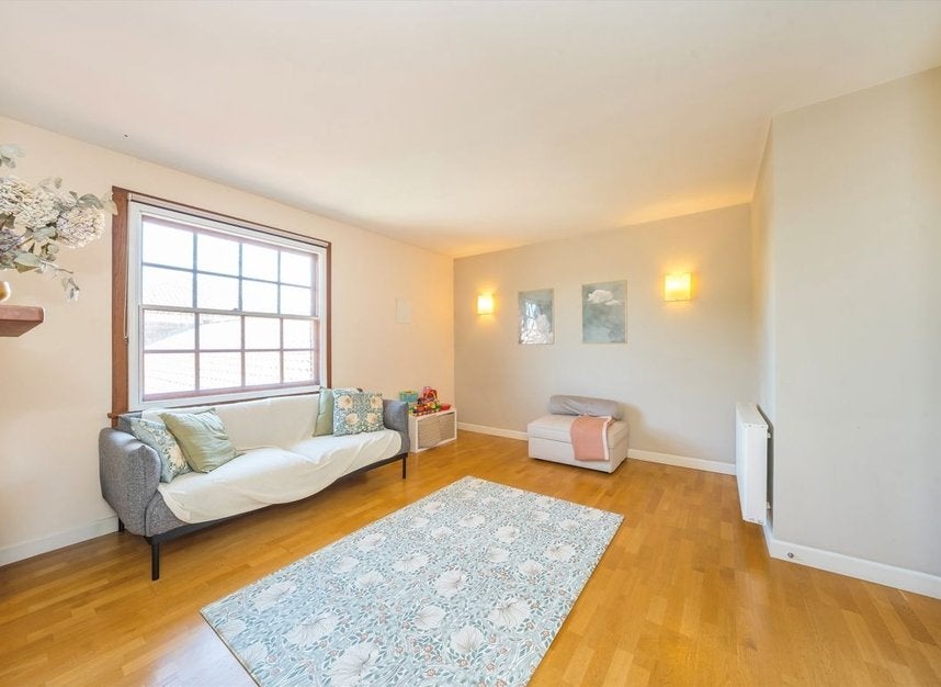 Flat Scott Avenue in Greater London