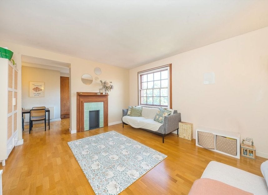 Flat Scott Avenue in Greater London