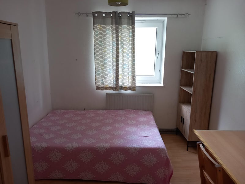 Room Dragoon Road in Greater London