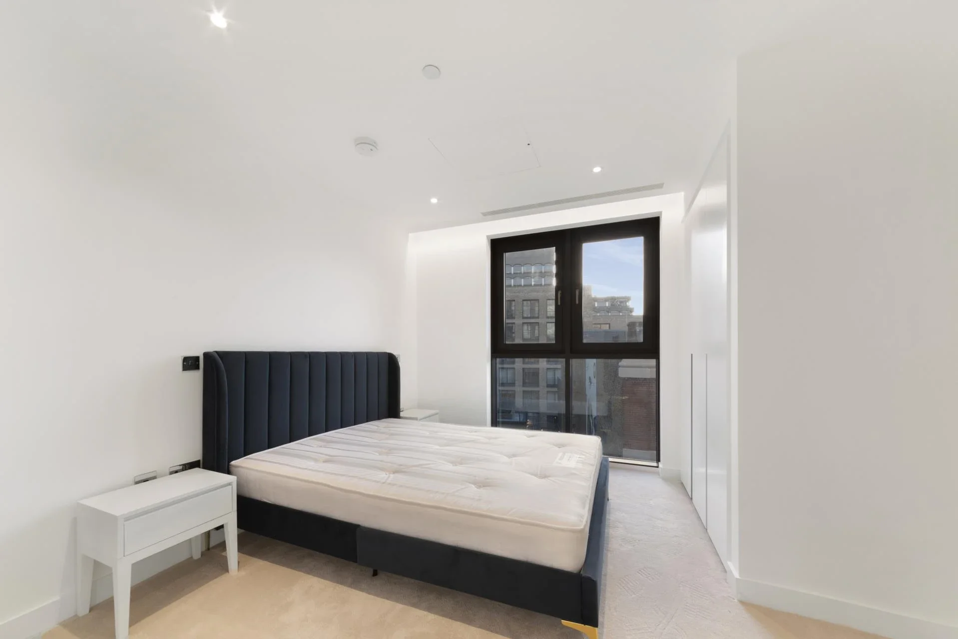Flat Phoenix Place in Greater London