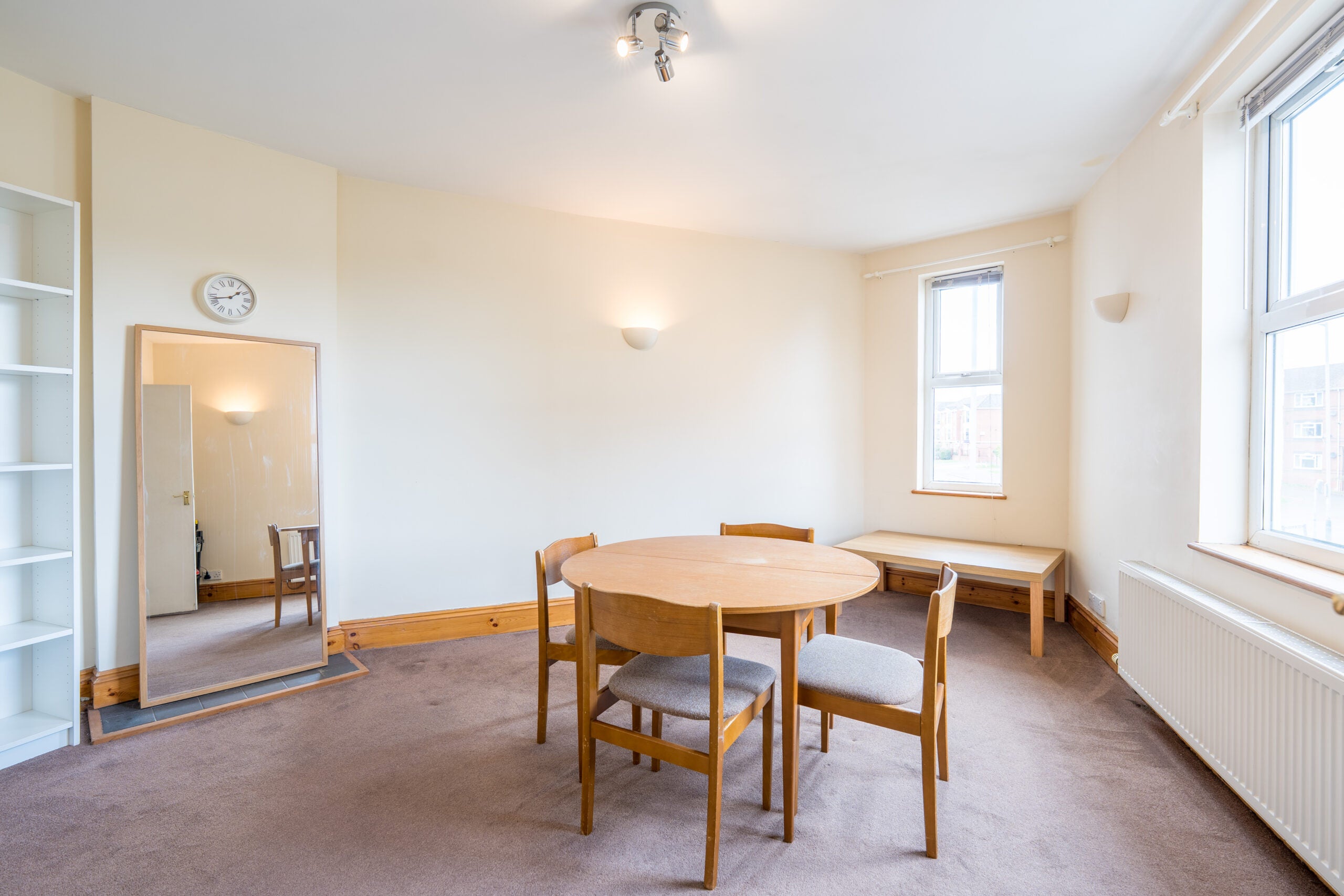 Flat Emscote Road in Warwick