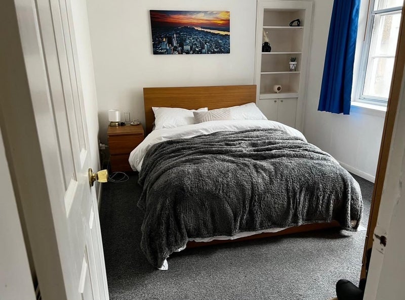 Flat Portsburgh Square in City of Edinburgh