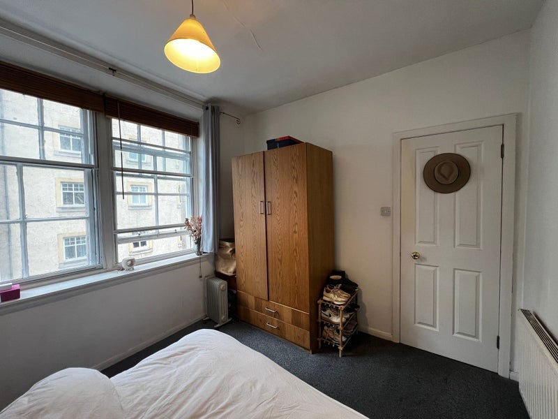 Flat Portsburgh Square in City of Edinburgh