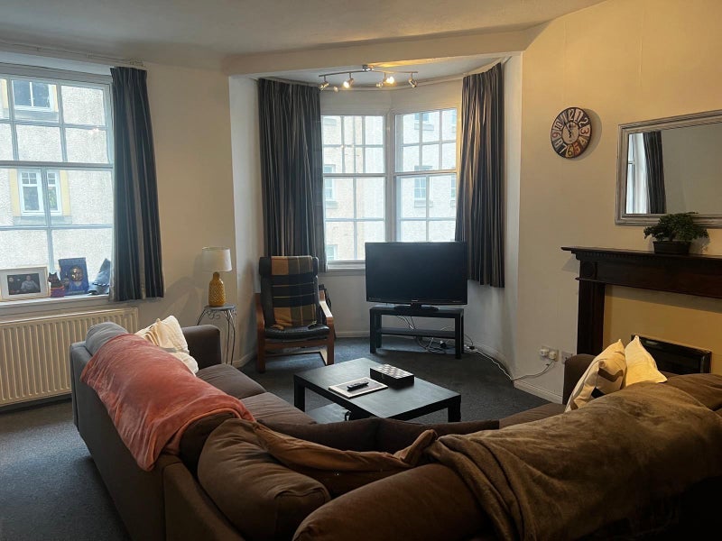 Flat Portsburgh Square in City of Edinburgh