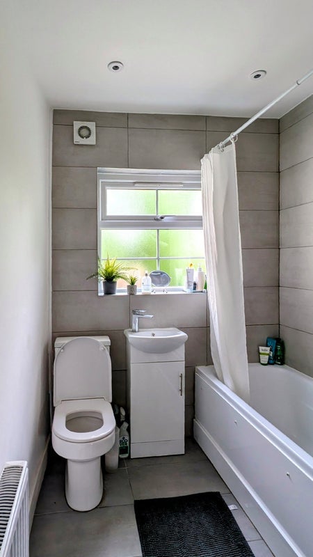 Room Grover Court in Greater London