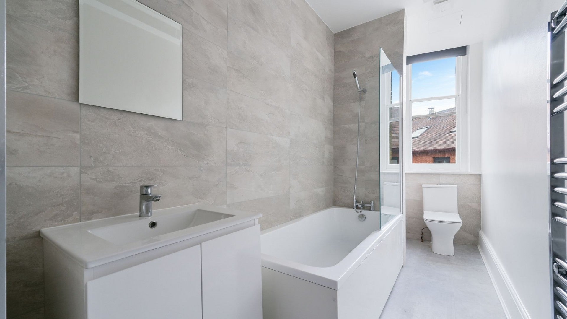 Flat Hammersmith Broadway in Greater London