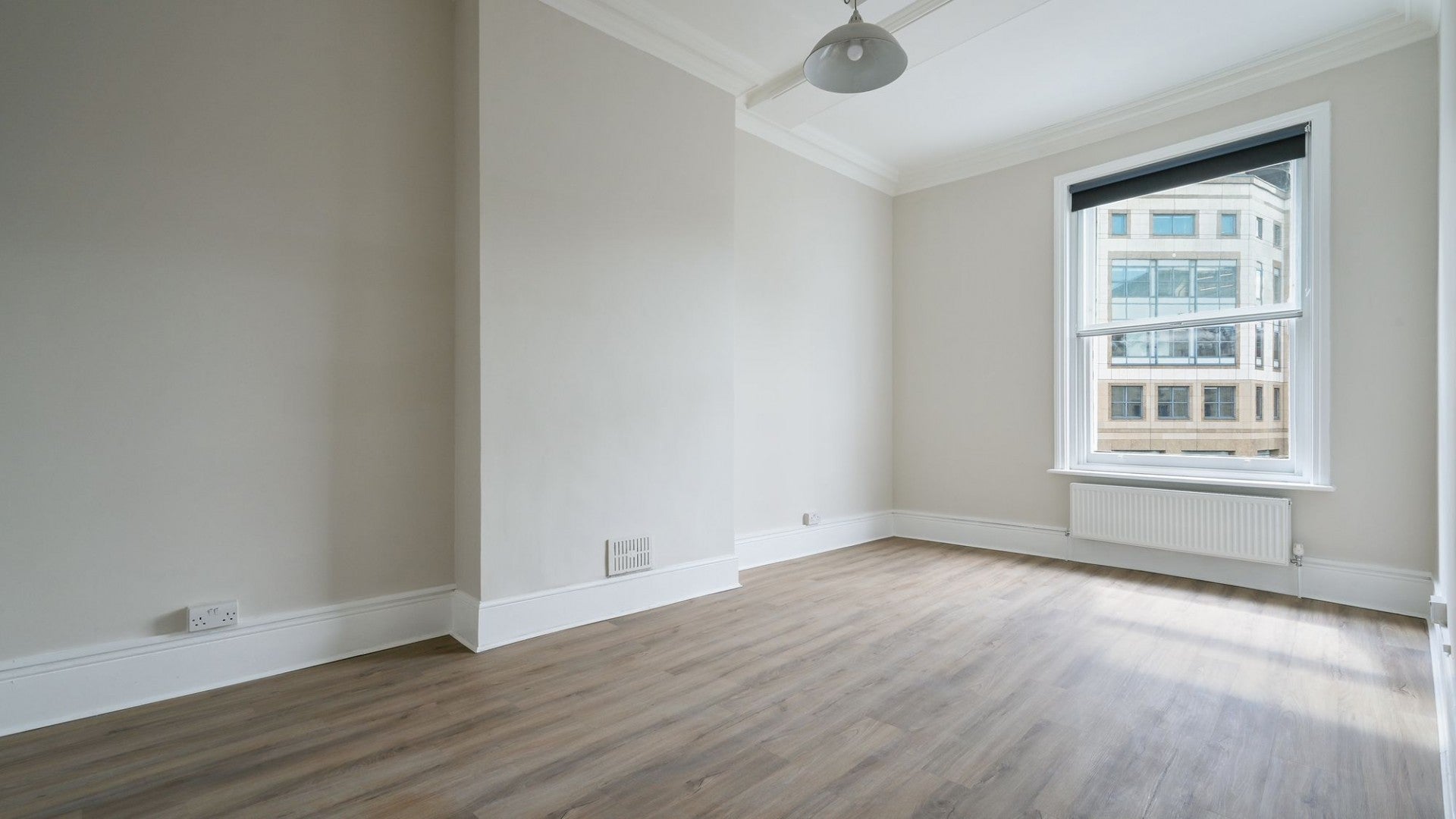 Flat Hammersmith Broadway in Greater London