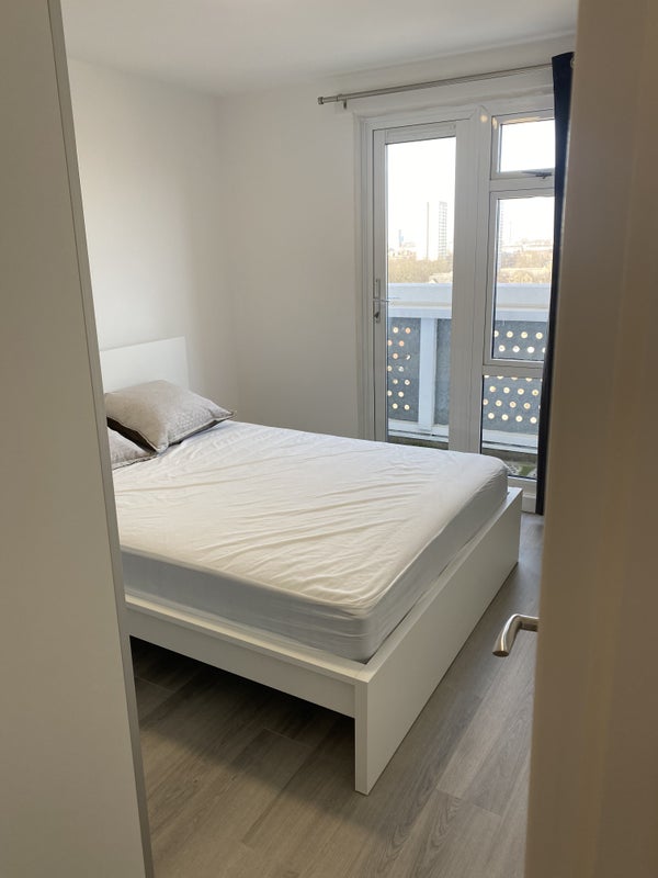 Room Blackthorn Street in Greater London