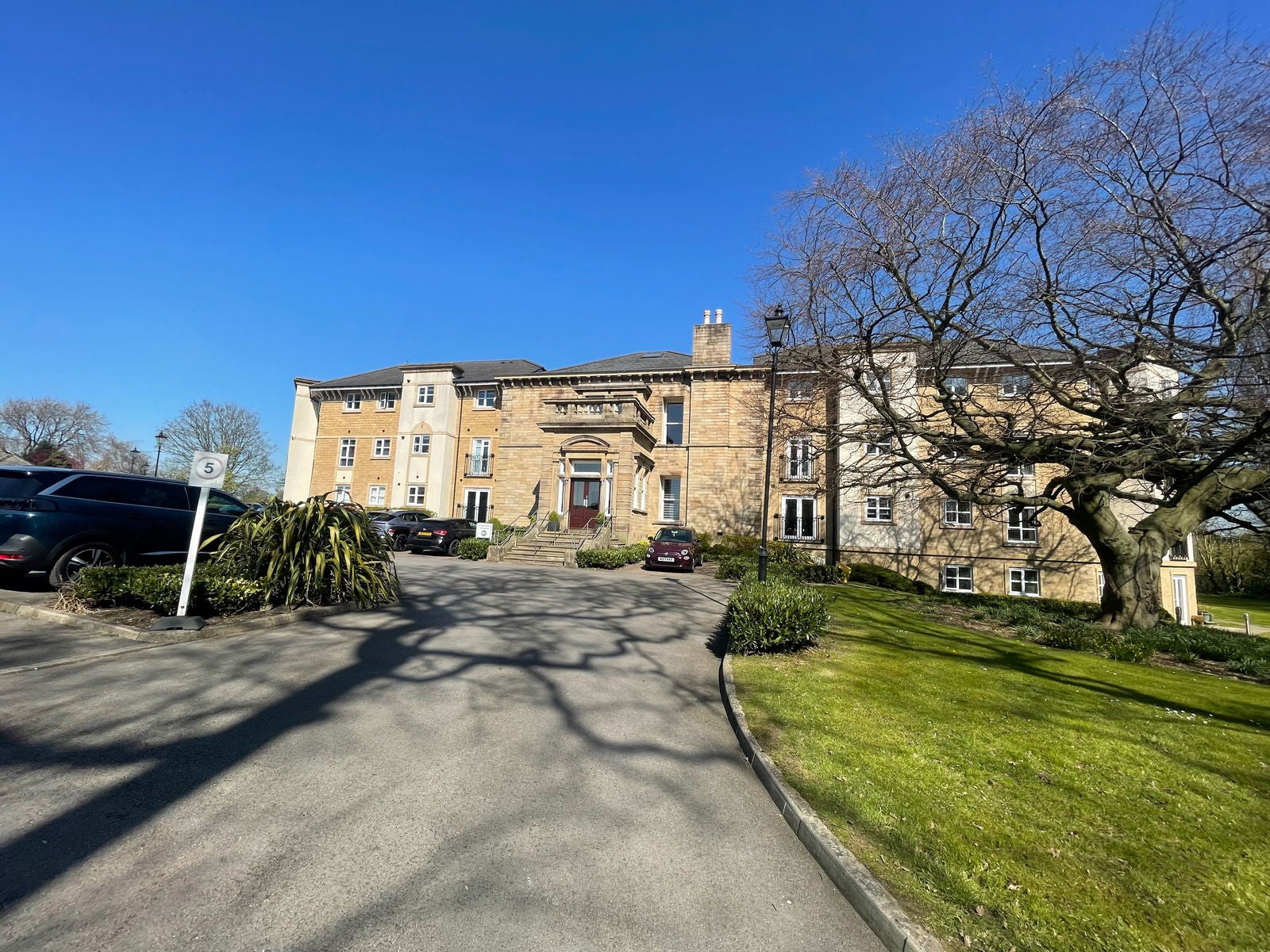 Flat Lodge Drive in Kirklees