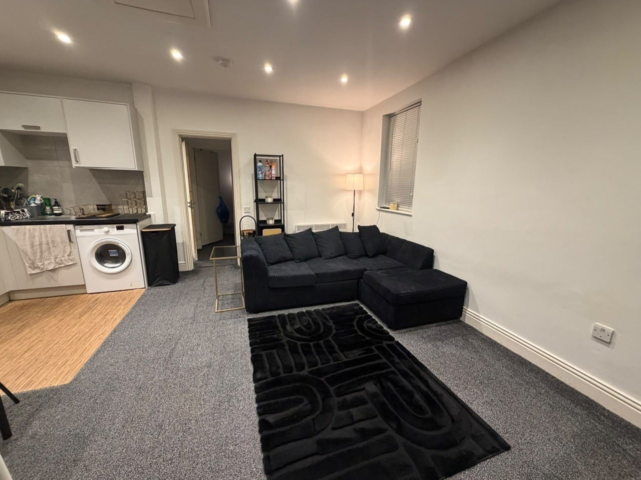 Flat Slaney Road in Greater London