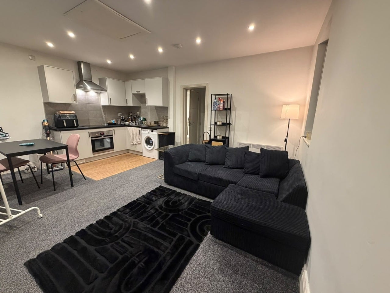 Flat Slaney Road in Greater London