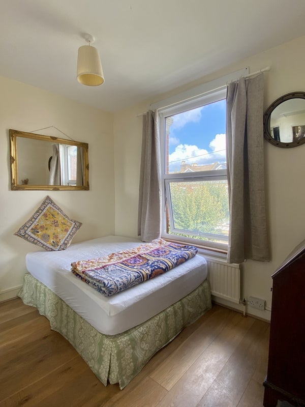Room Granville Road in Greater London
