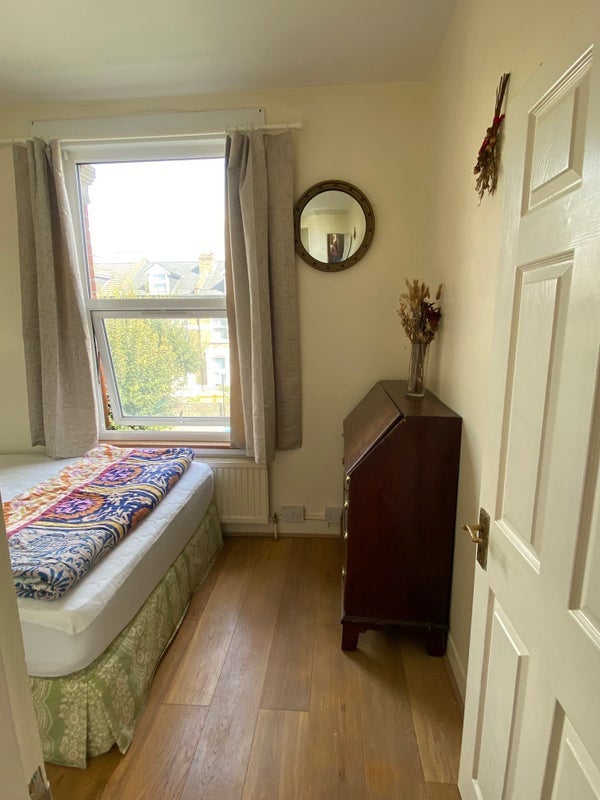 Room Granville Road in Greater London