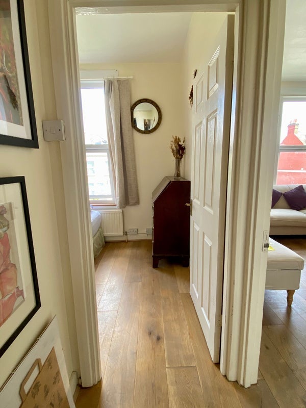 Room Granville Road in Greater London