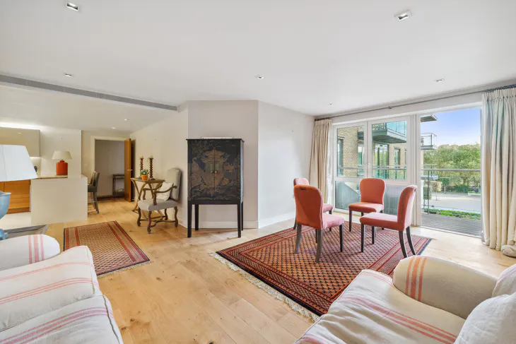 Flat Kew Bridge Road in Greater London