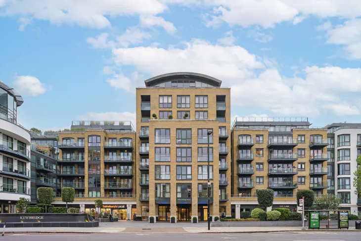 Flat Kew Bridge Road in Greater London