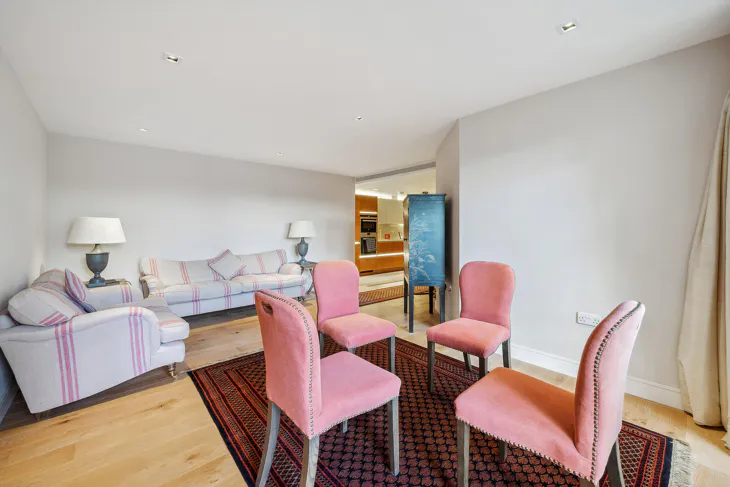 Flat Kew Bridge Road in Greater London