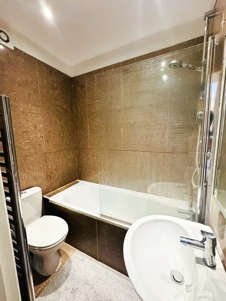 Room Railton Road in Greater London